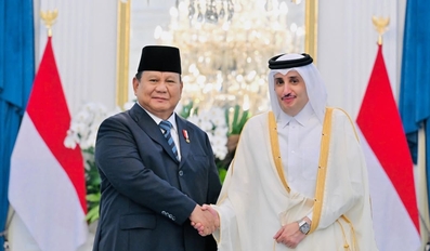 Indonesia President Receives Credentials of Qatar New Ambassador in Jakarta